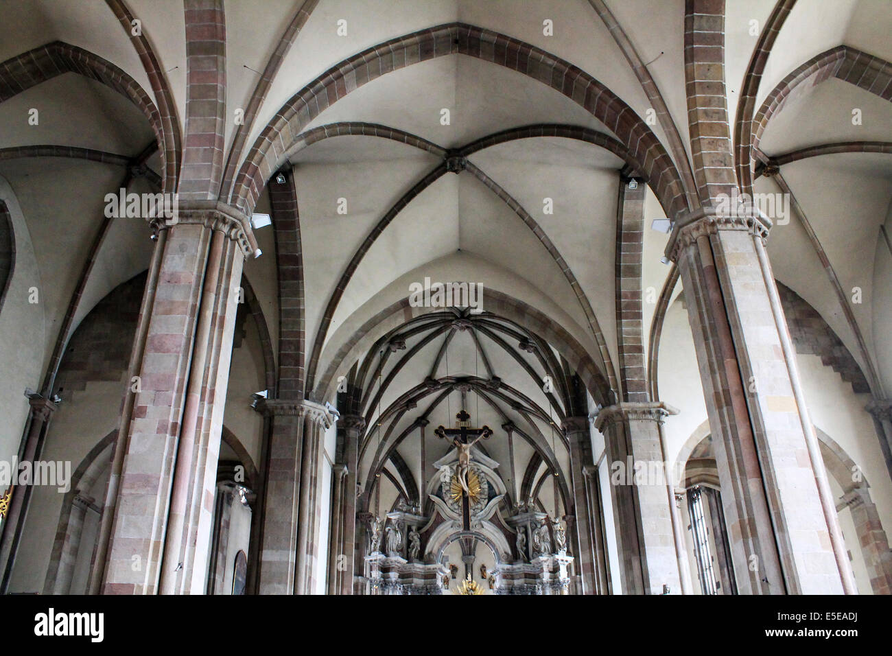 La arquitectura interna de la Catedral de Bolzano - Bozen, Tirol del Sur, Italia Foto de stock