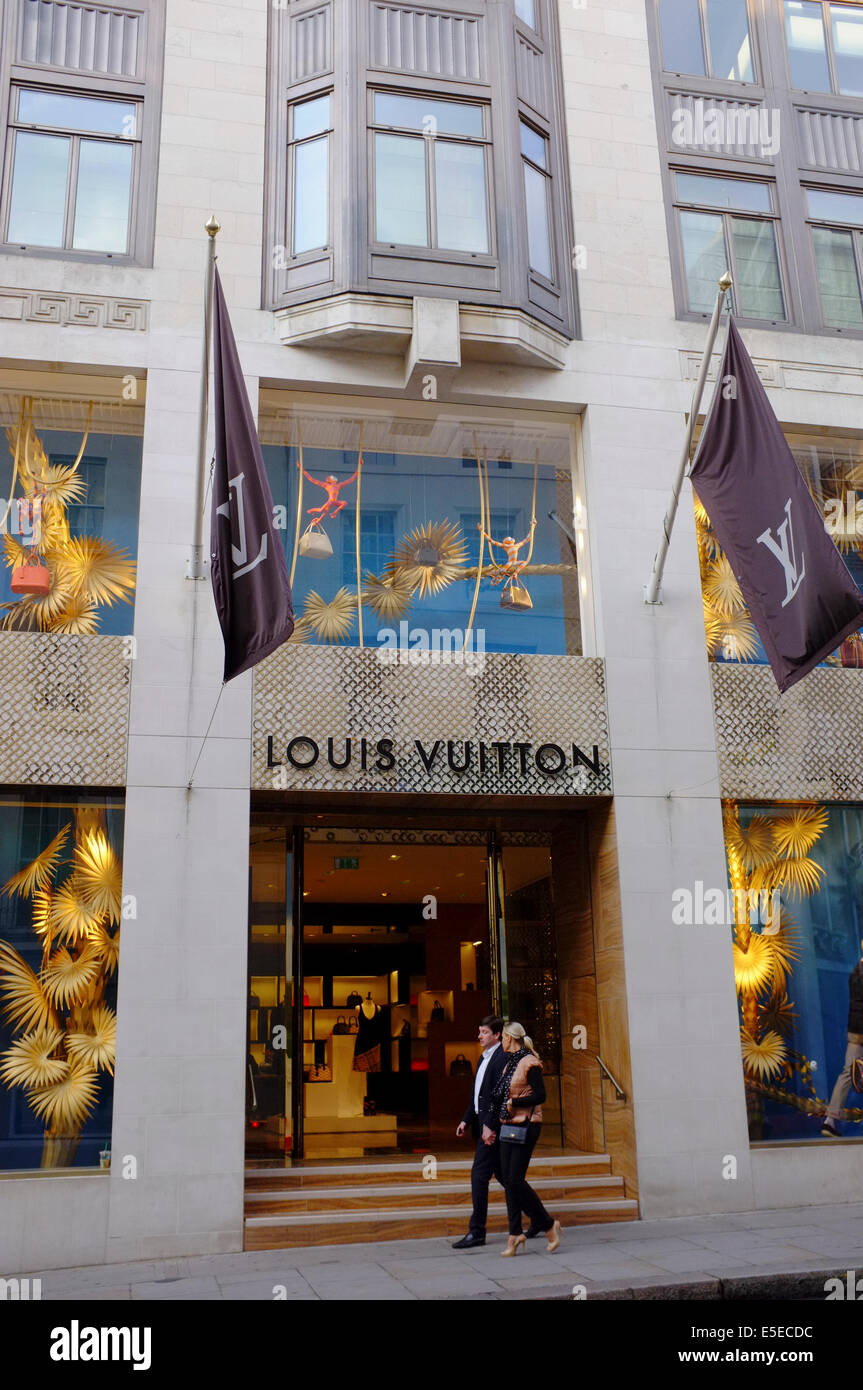 Tienda de Moda Louis Vuitton en Bond Street, Londres Foto de stock