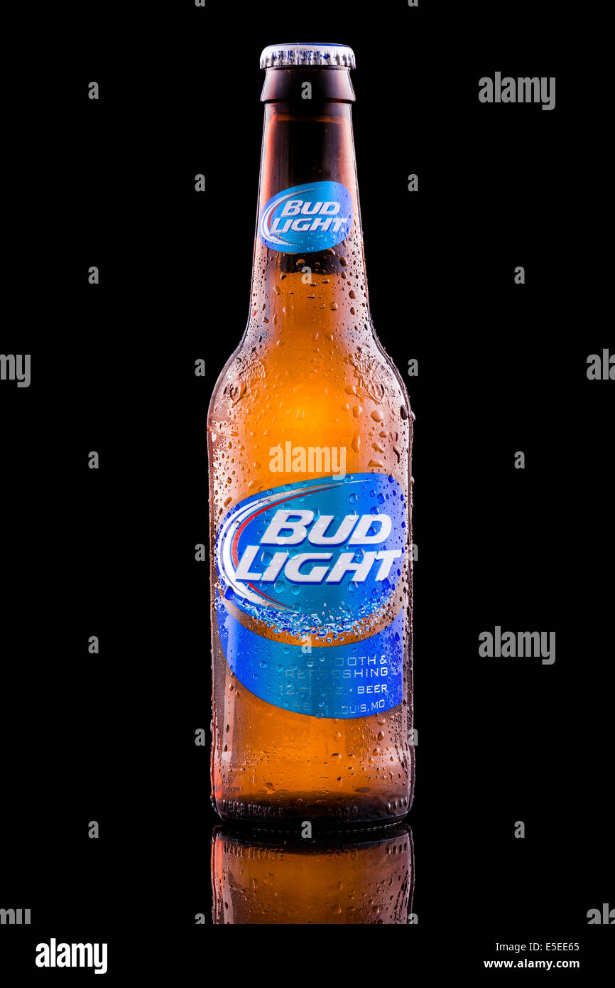 Botella de cerveza Bud Light. Foto de stock