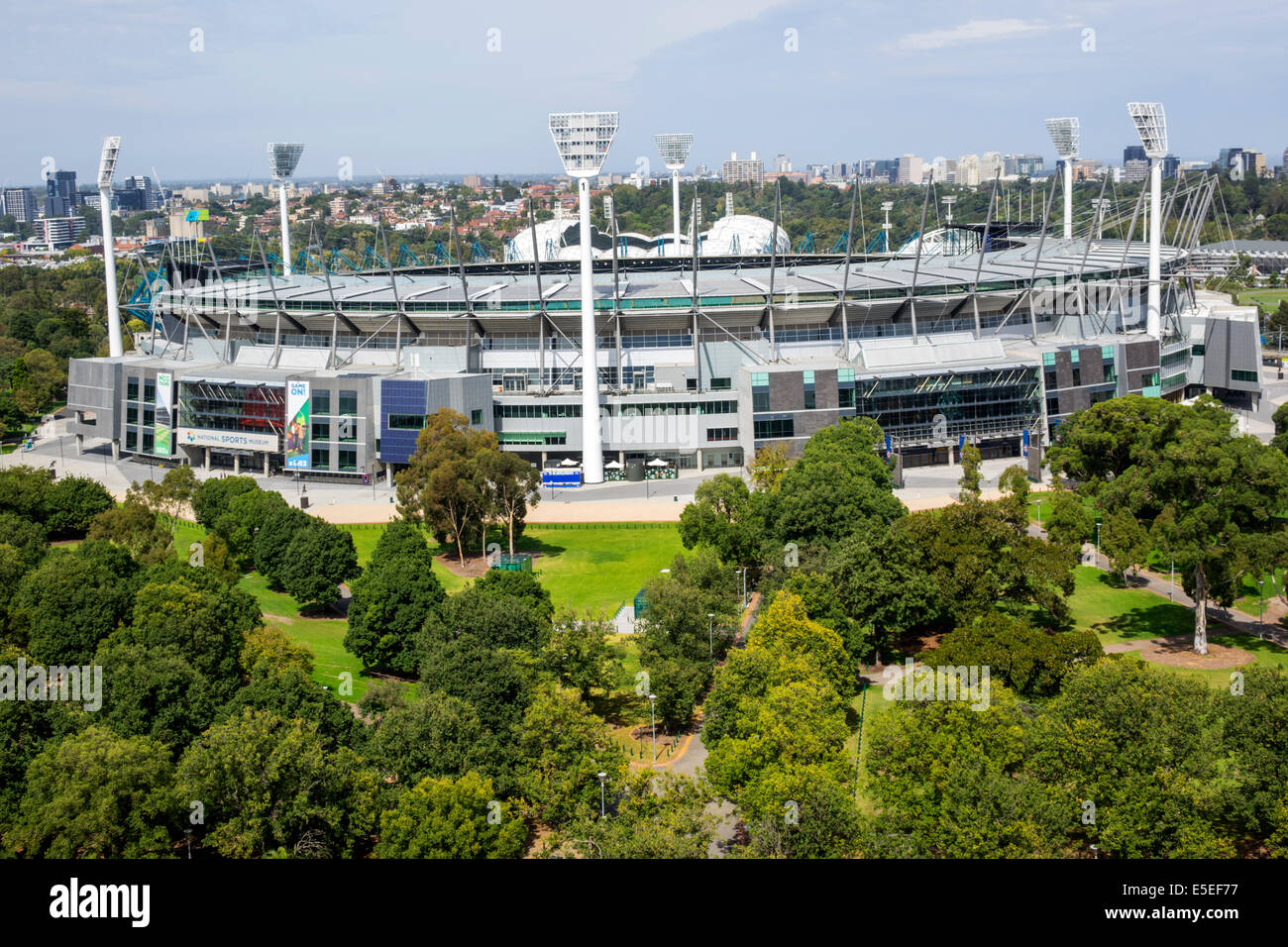 Melbourne Australia,Este,Yarra Park,Melbourne Cricket Ground,estadio,luces,AU140321020 Foto de stock