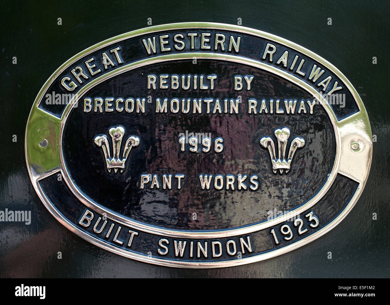 Valle de Rheidol Railway - placa de nombre en el motor de vapor nº 8 (98008), Aberystwyth, Gales, Reino Unido Foto de stock