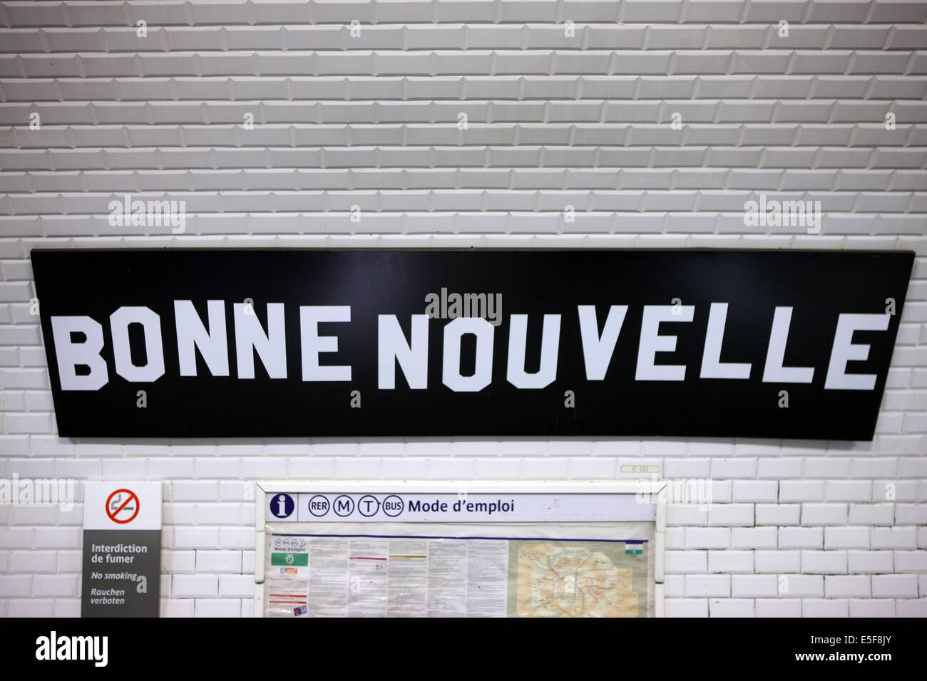 Station de metro bonne nouvelle fotografías e imágenes de alta