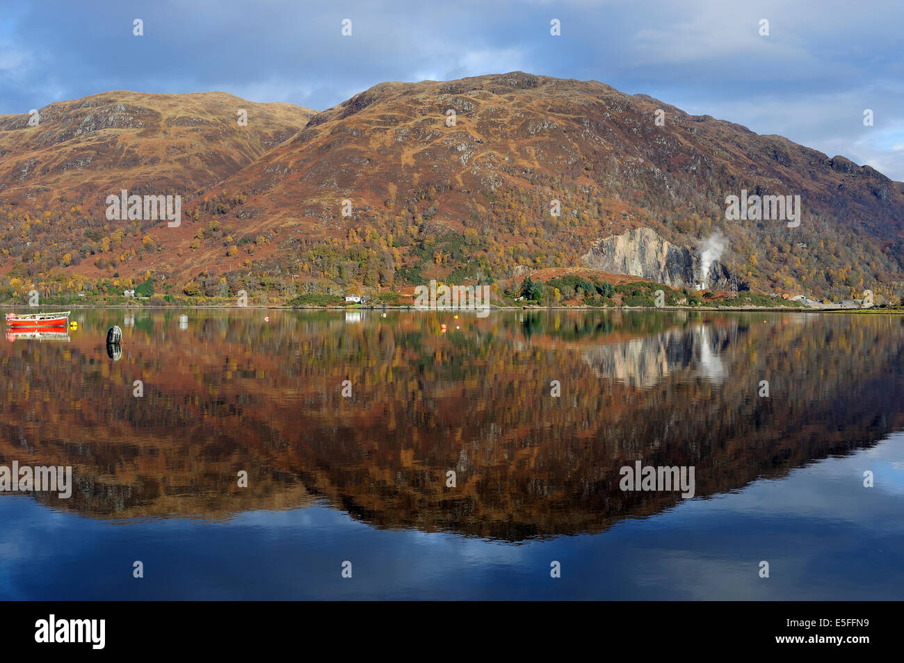 Reflexiones de invierno en Loch Etive, Argyll and Bute, Escocia Foto de stock