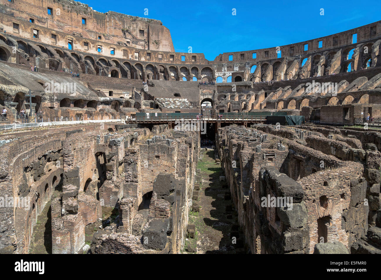 El Coliseo o el Coliseo, Roma, Lazio, Italia Foto de stock