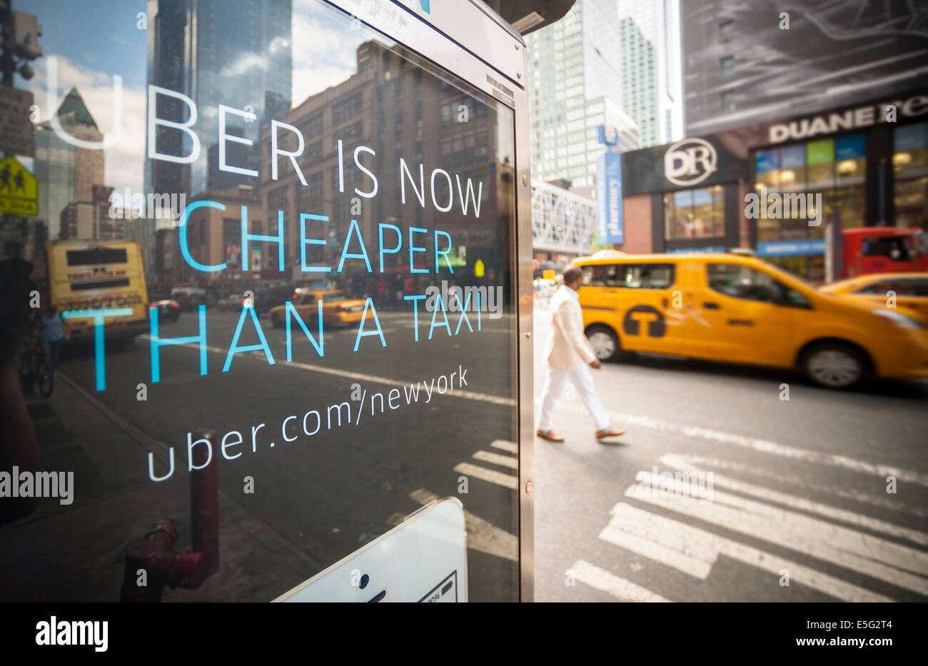 Un anuncio en un kiosco para teléfono Uber en el Midtown de Nueva York  Fotografía de stock - Alamy