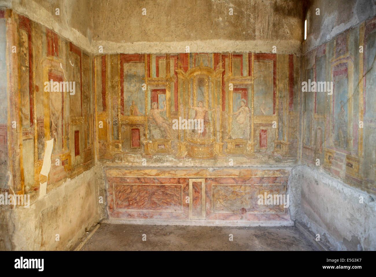 Antiguos frescos originales en la Casa de Apolo, Pompeya, Nápoles, Italia Foto de stock