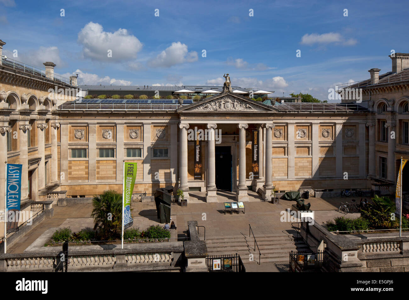 Fachada principal y entrada al museo Ashmolean de Oxford de Inglaterra Foto de stock