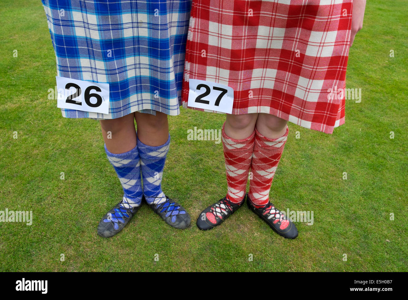 Detalle de la competencia femenina de highland dancing competición en Junior de Braemar Highland Games en julio en Escocia, Reino Unido Foto de stock