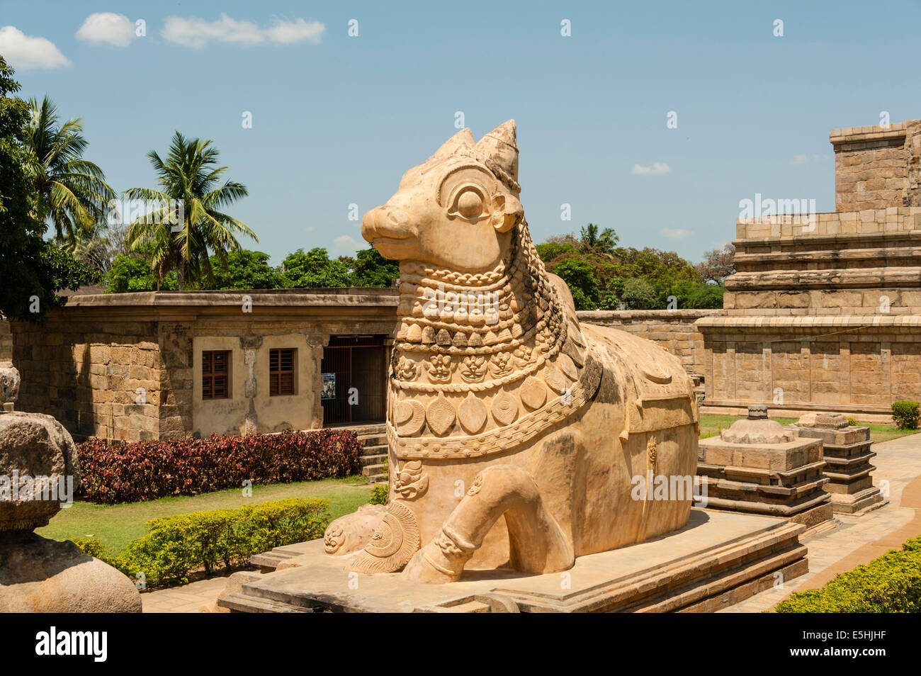 Bull Nandhi, deidad Hindú, Gangaikonda Cholapuram, Ariyalur, Tamil Nadu, India Foto de stock