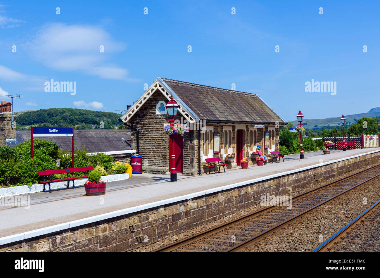 Northbound sala de espera en solucionar Railway Station, inicio del Ferrocarril Settle-Carlisle, North Yorkshire, Reino Unido Foto de stock