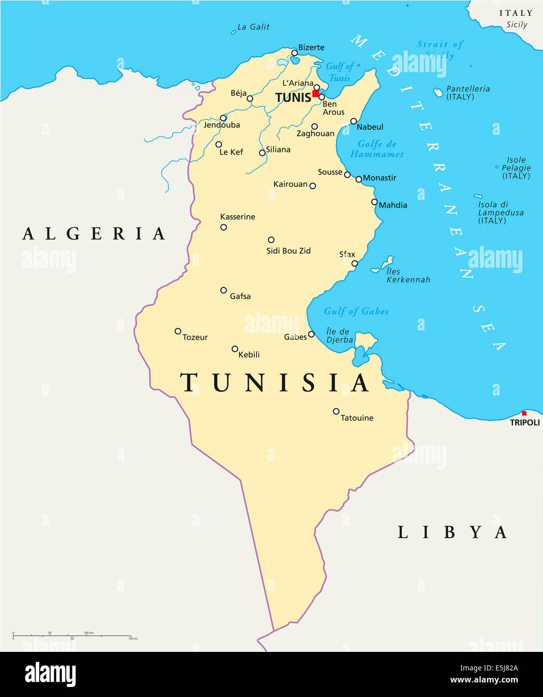Túnez Mapa Político con capital de Túnez, las fronteras nacionales, la mayoría de las ciudades importantes, ríos y lagos con rótulos en Inglés. Foto de stock