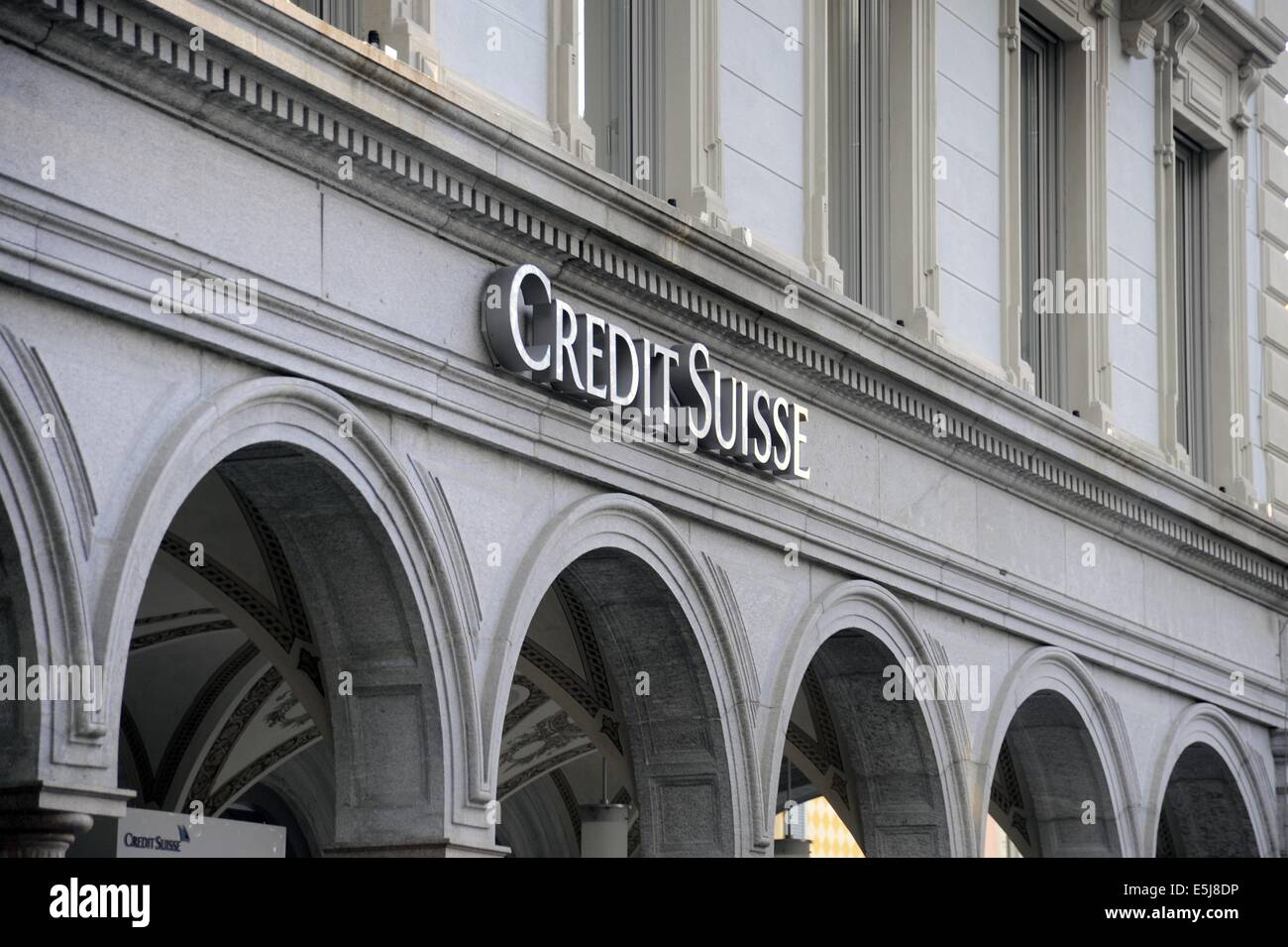 Bancos en Lugano, Suiza, sede del banco Credit Suisse. Foto de stock