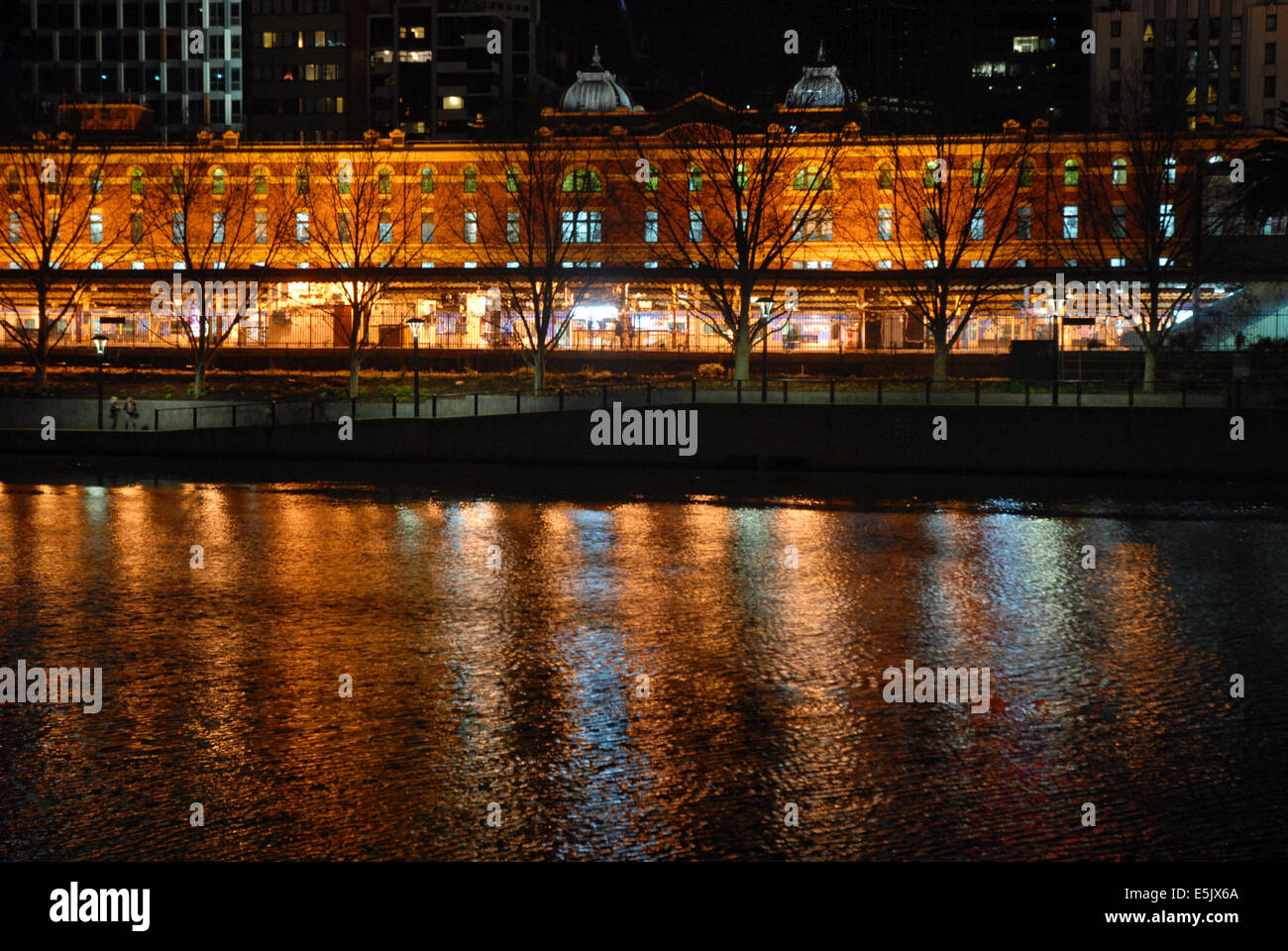 En la noche de Melbourne, Victoria, Australia Foto de stock