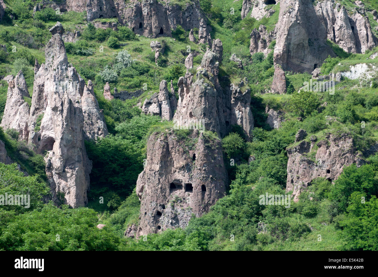 Cueva khndzoresk asentamiento, armenia Foto de stock