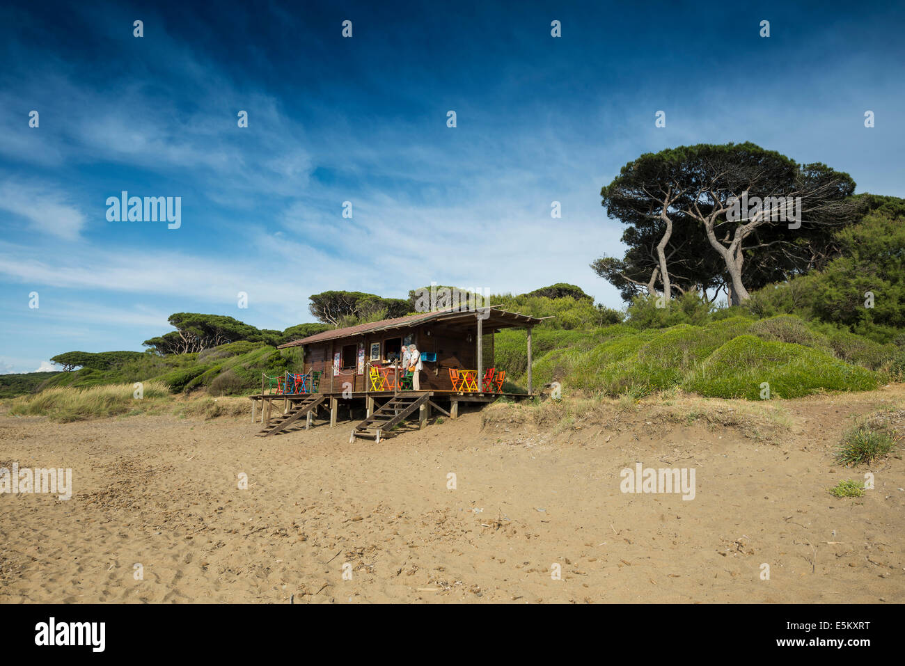 Bar en la playa, la playa de Populonia, provincia de Livorno, Toscana, Italia Foto de stock