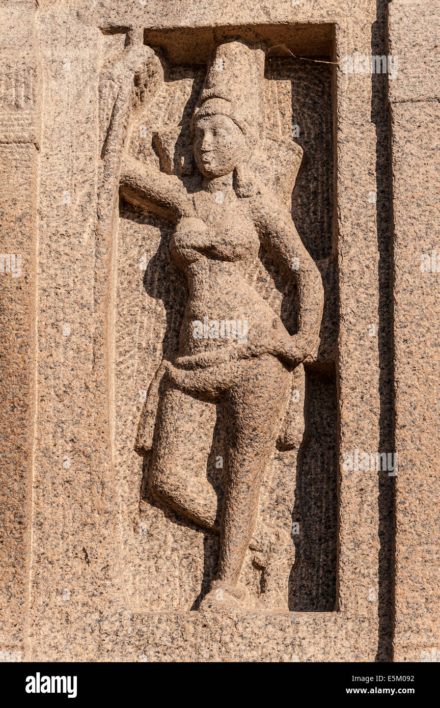 Tallar la piedra, deidad Hindú, Templo de la orilla, Mahabalipuram, Kanchipuram, Tamil Nadu, India Foto de stock