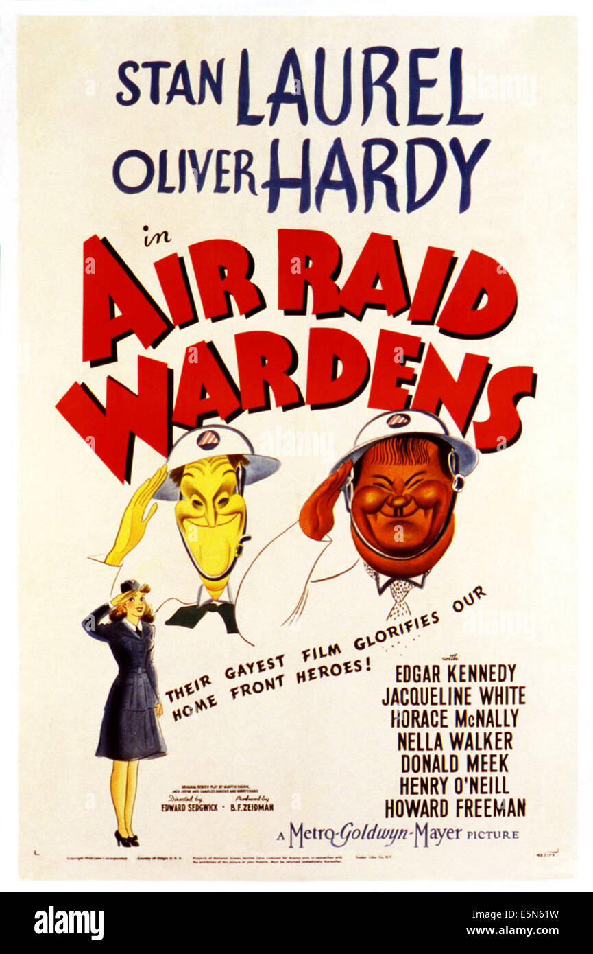AIR RAID guardianes, Stan Laurel y Oliver Hardy [Laurel y Hardy, 1943] Foto de stock