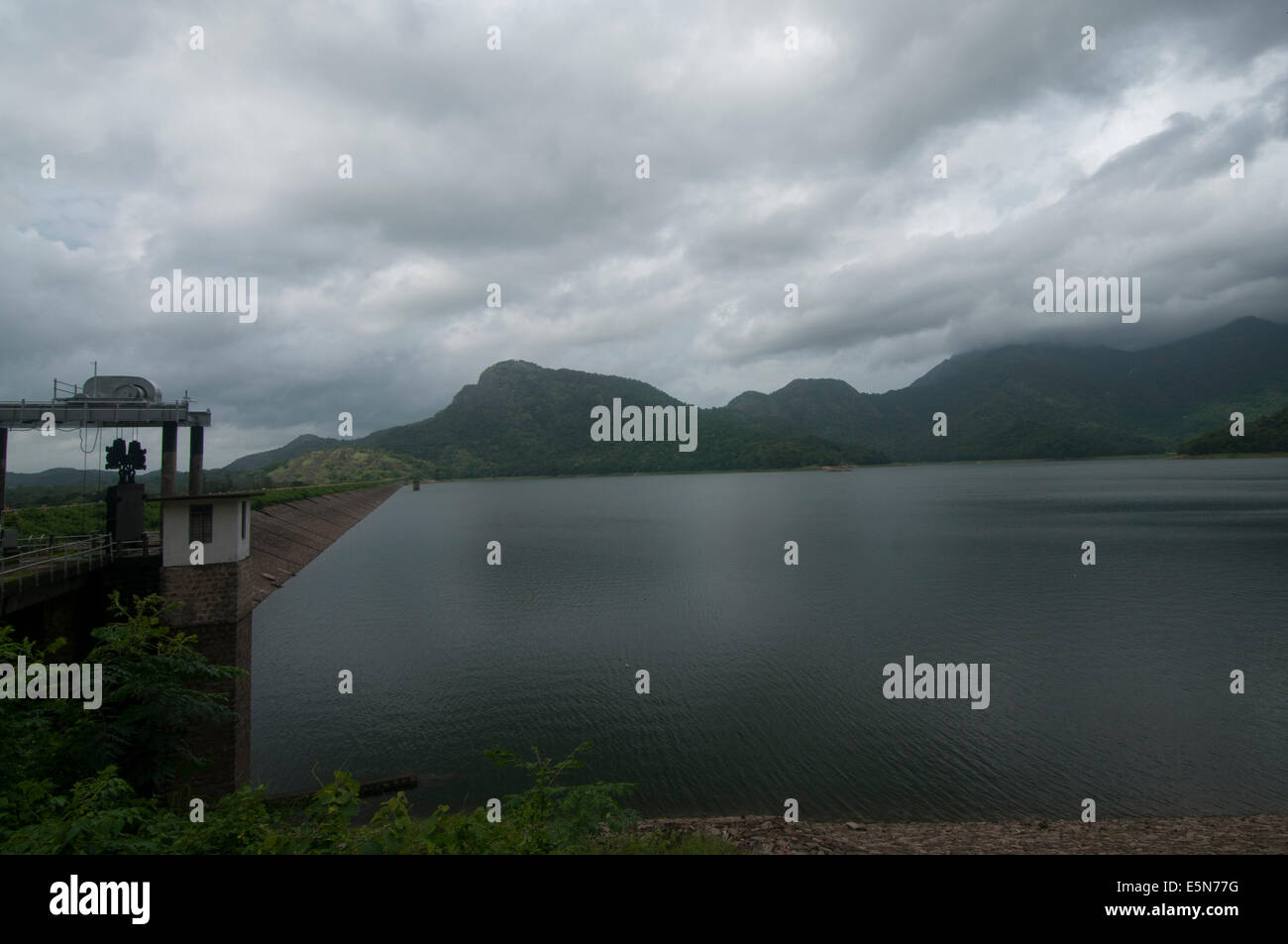 Pothundy dam, Nelliyampathy, pallakad Foto de stock