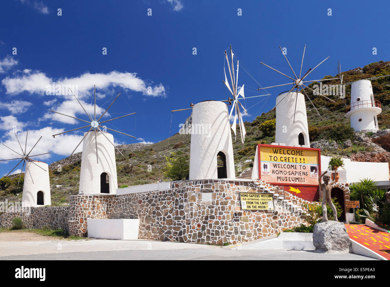 Los molinos de viento, la meseta de Lasithi, en Creta, Grecia Foto de stock