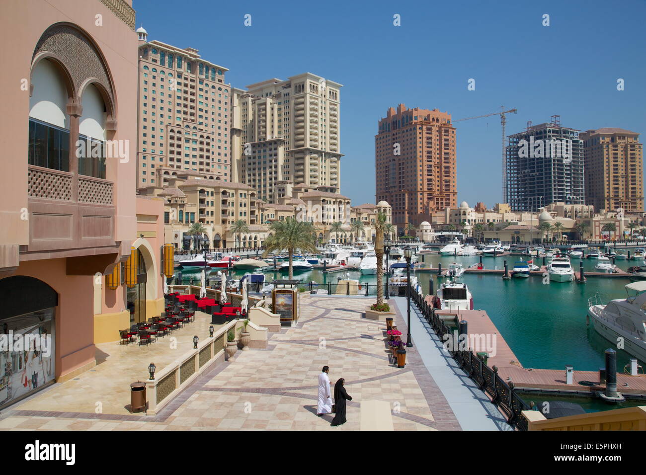 Puerto y arquitectura, la perla, Doha, Qatar, Oriente Medio Foto de stock
