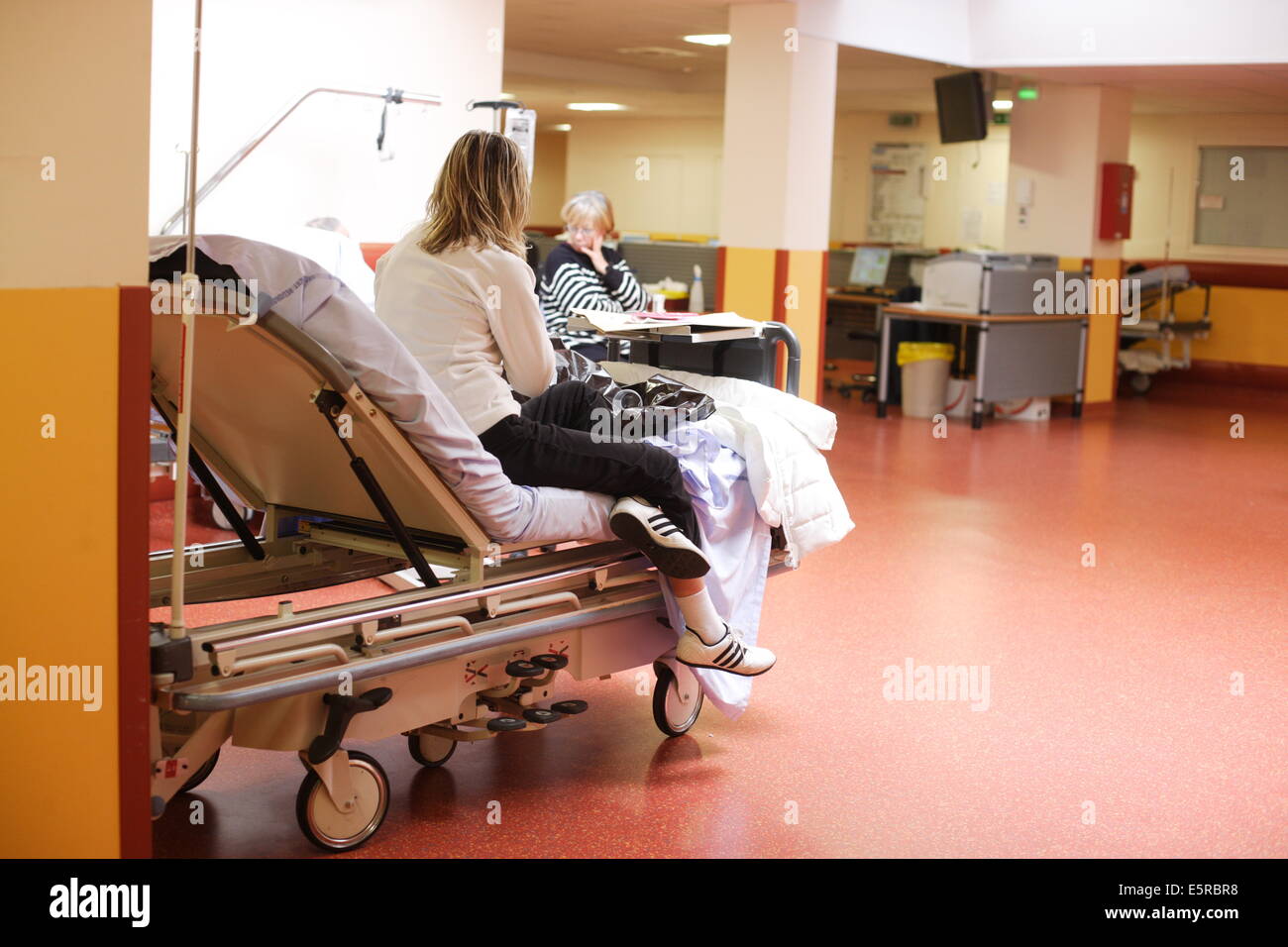 Ingreso de emergencia al hospital fotografías e imágenes de alta resolución  - Alamy