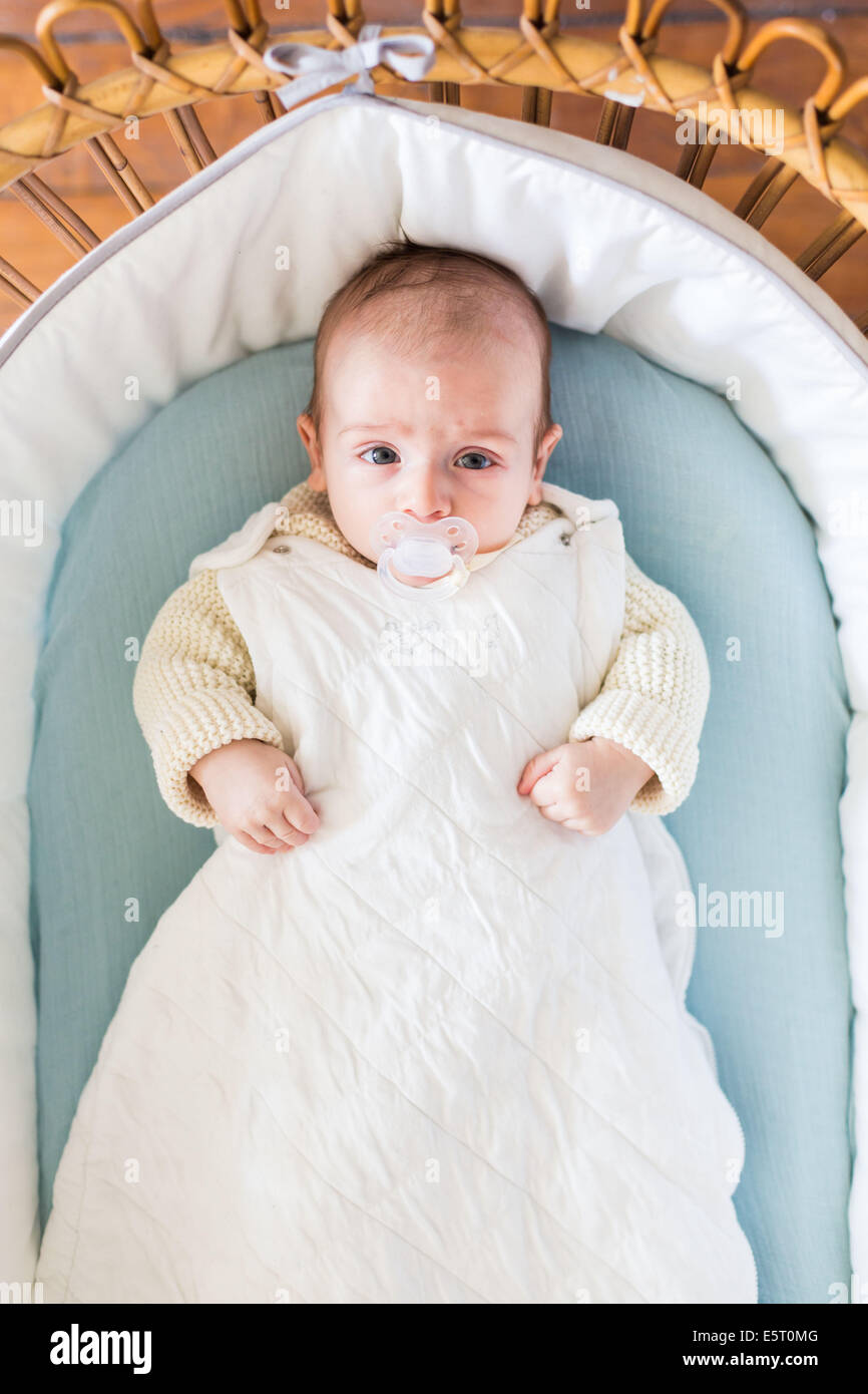 Bebé de 3 meses de edad el niño con chupete Fotografía de stock - Alamy