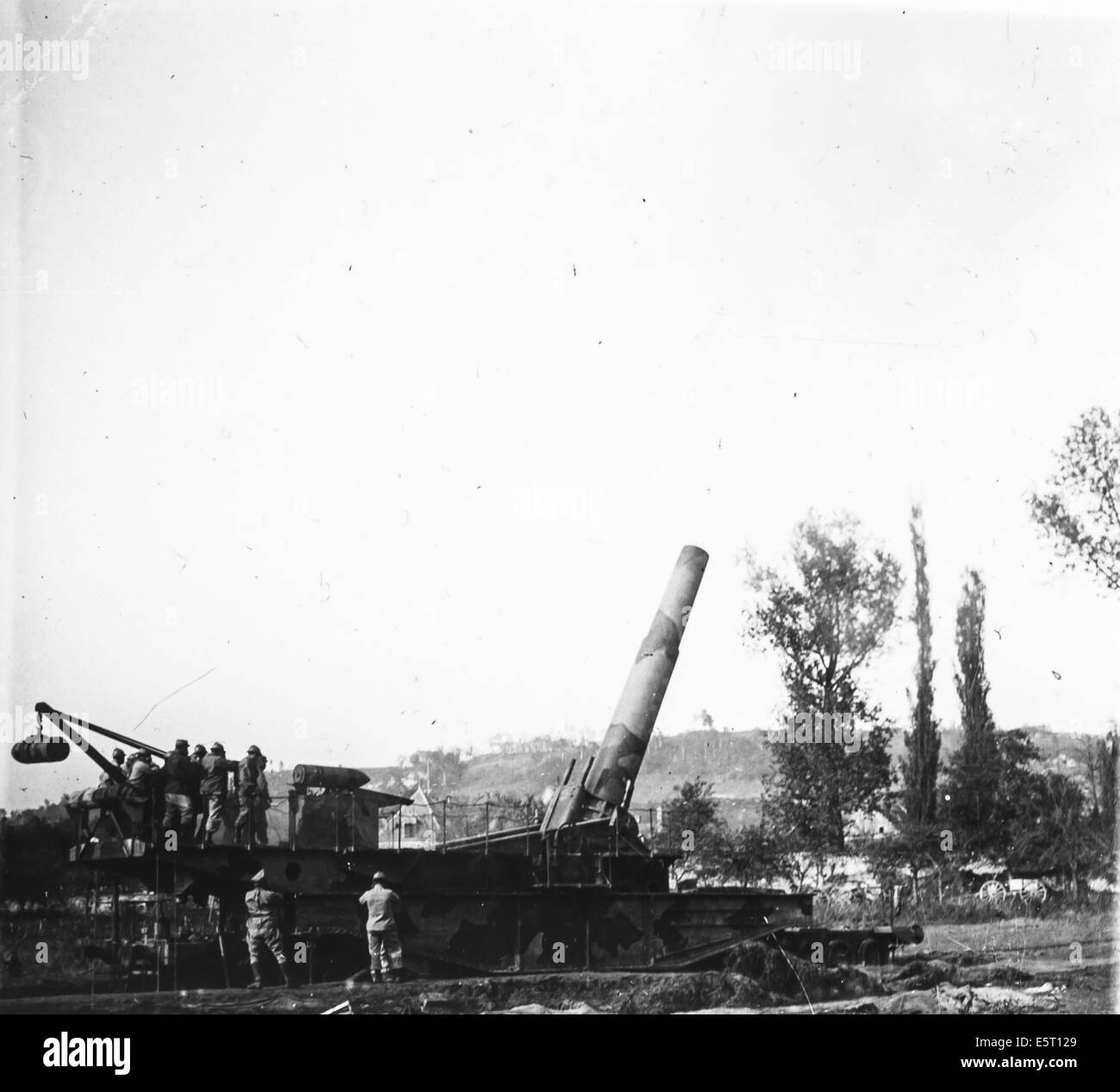 Captura de una pieza de artillería pesada de 400 mm por el ejército francés en 1917. Foto de stock