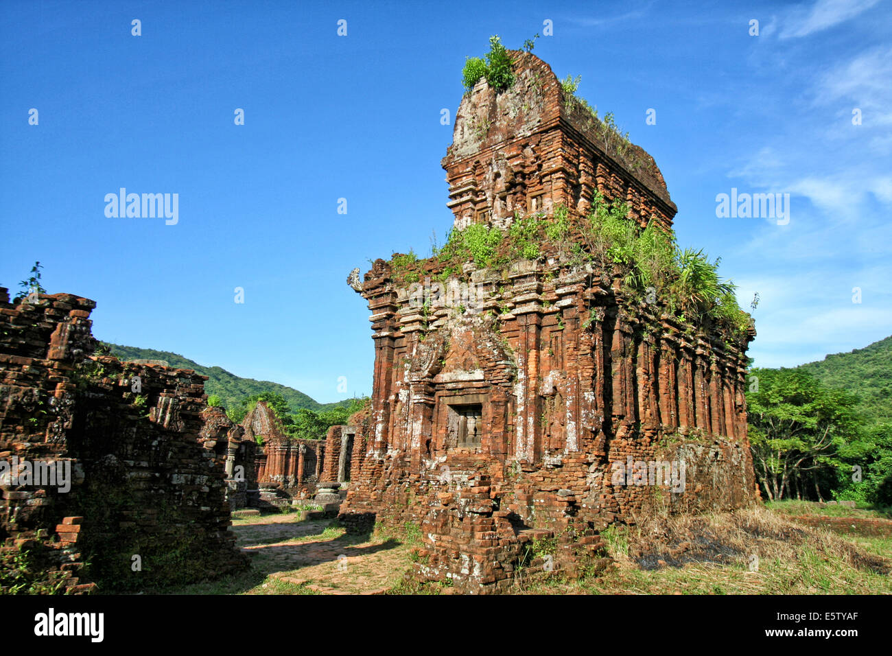 La ruina del templo complejo de mi hijo en Vietnam Foto de stock