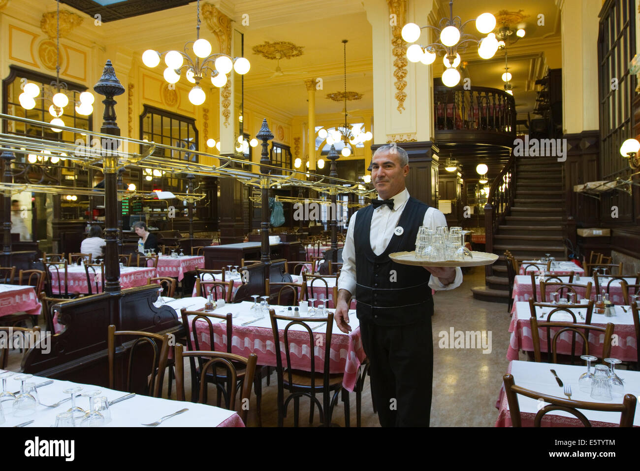 Bouillon chartier fotografías e imágenes de alta resolución Alamy