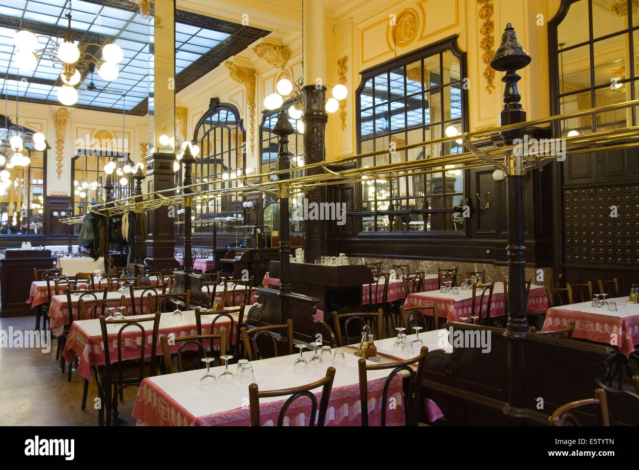 Bouillon chartier fotografías e imágenes de alta resolución Alamy