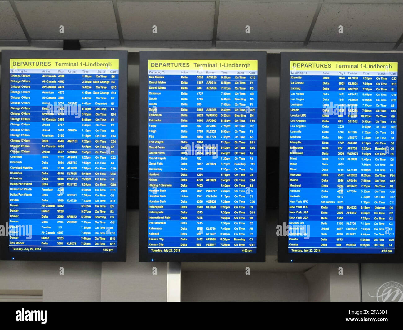 Salida de vuelo electrónicos LED Display, Minneapolis/ Desde el Aeropuerto Internacional de San Pablo, EE.UU. Foto de stock