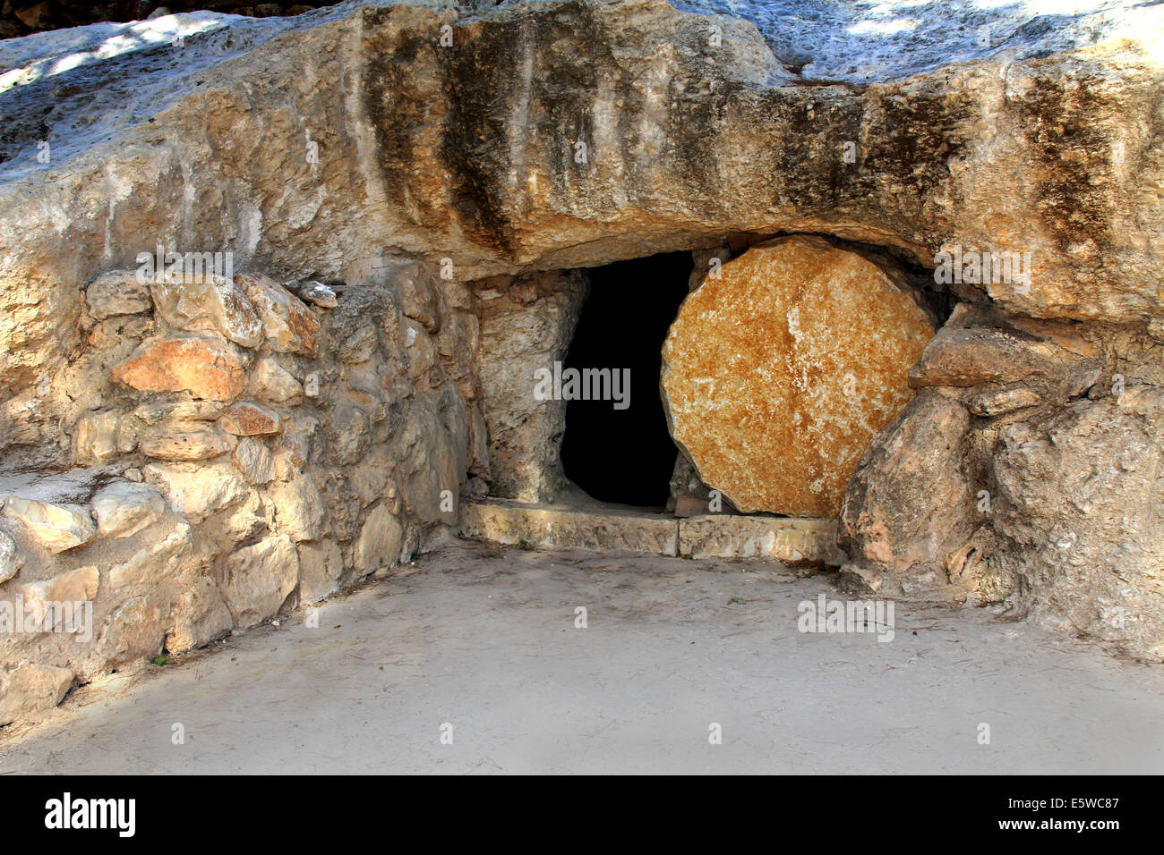 Réplica de la tumba de Jesús, después de su rresurrection en Israel Fotografía de stock Alamy Réplica de la tumba de Jesús, después de su rresurrection en Israel Fotografía de stock Alamy
