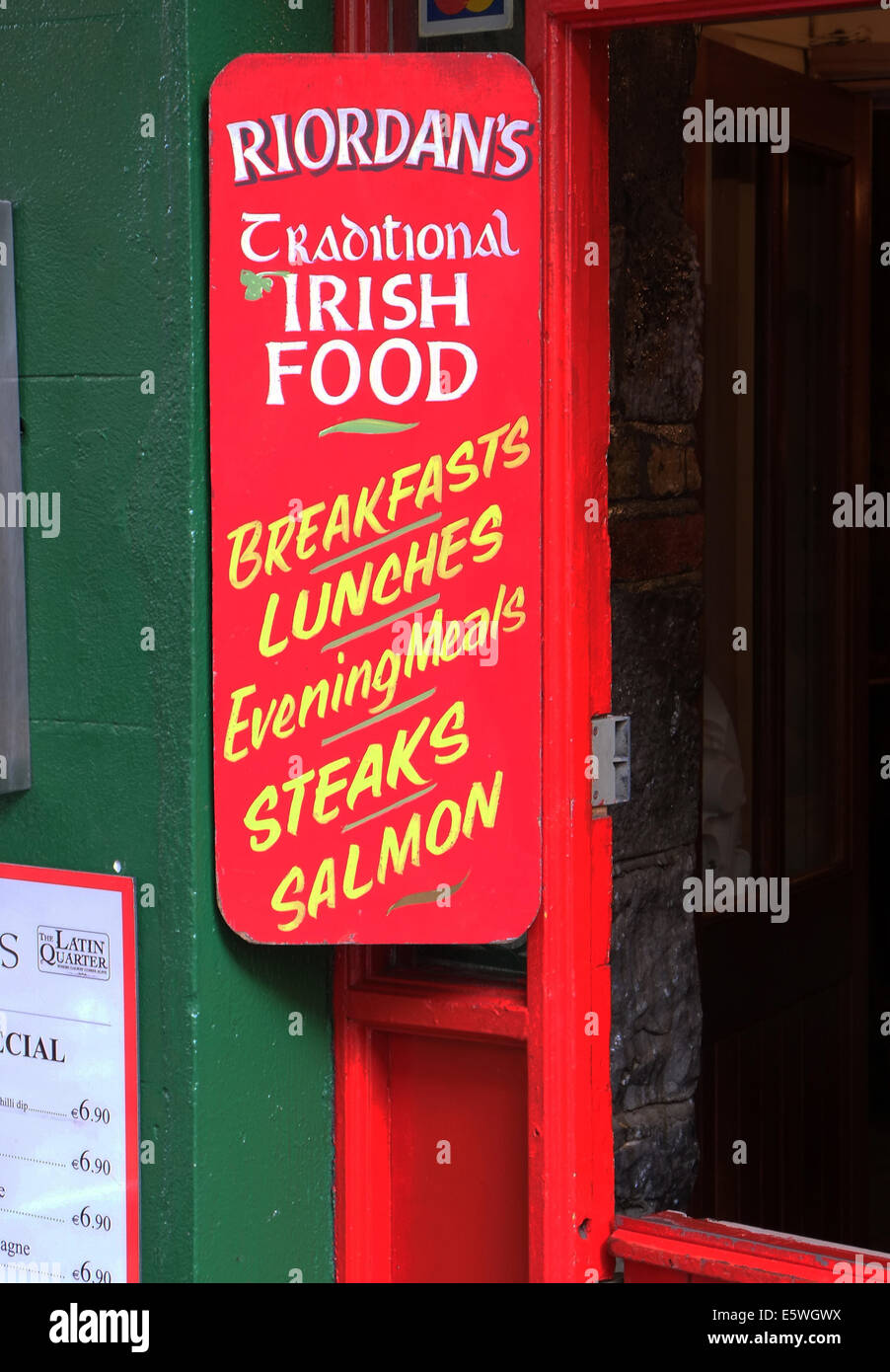 Comida irlandesa tradicional y colorida firmar Galway Irlanda Foto de stock