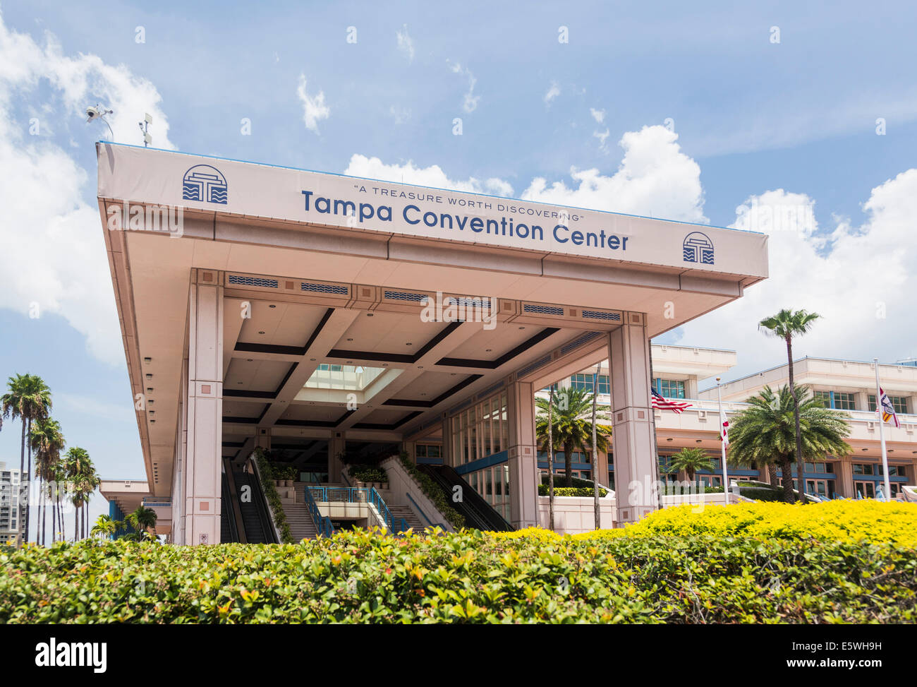 La entrada del Centro de Convenciones de Tampa en la orilla del río en Tampa, Florida, EE.UU. Foto de stock