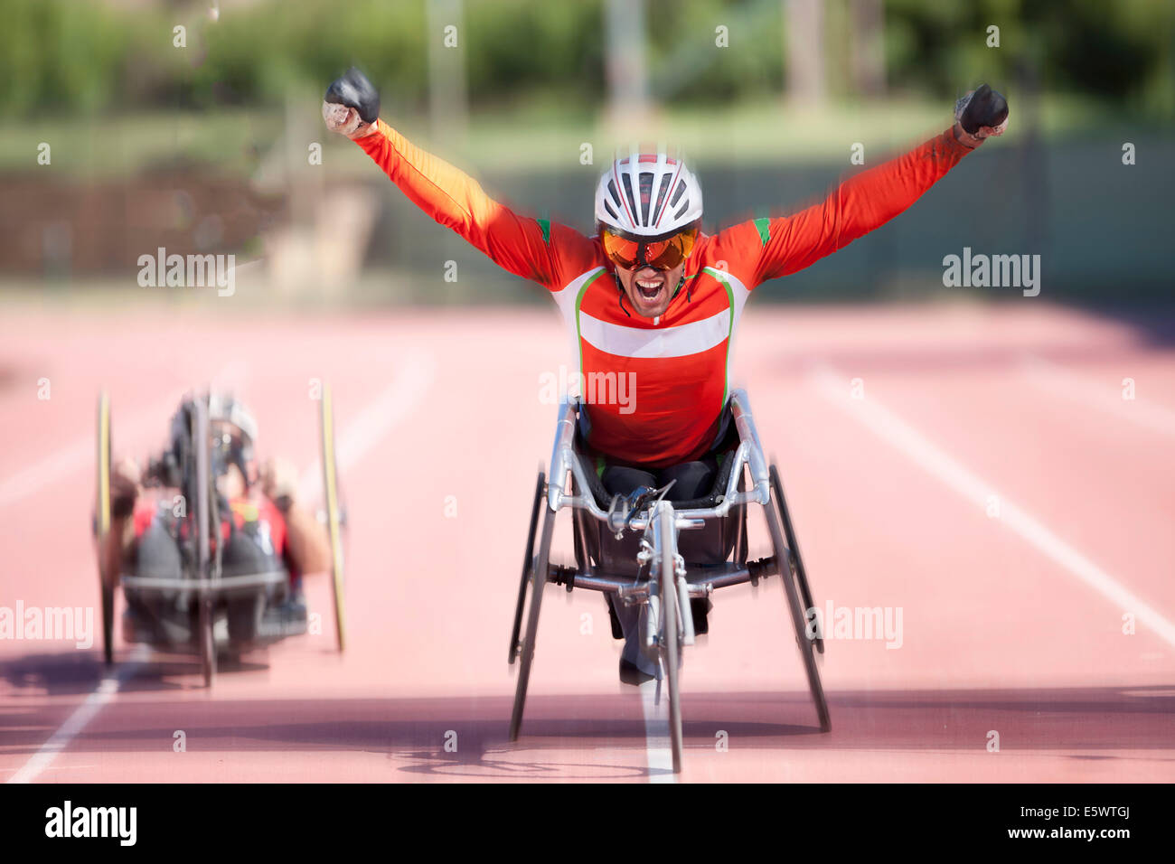 Atleta en la línea de meta en Pará-competición deportiva Fotografía de  stock - Alamy