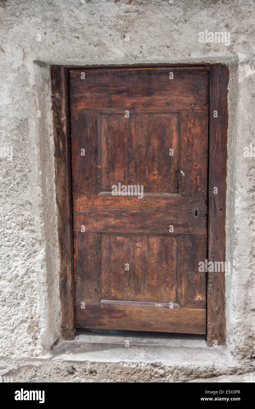 Antigua puerta madera Foto de stock