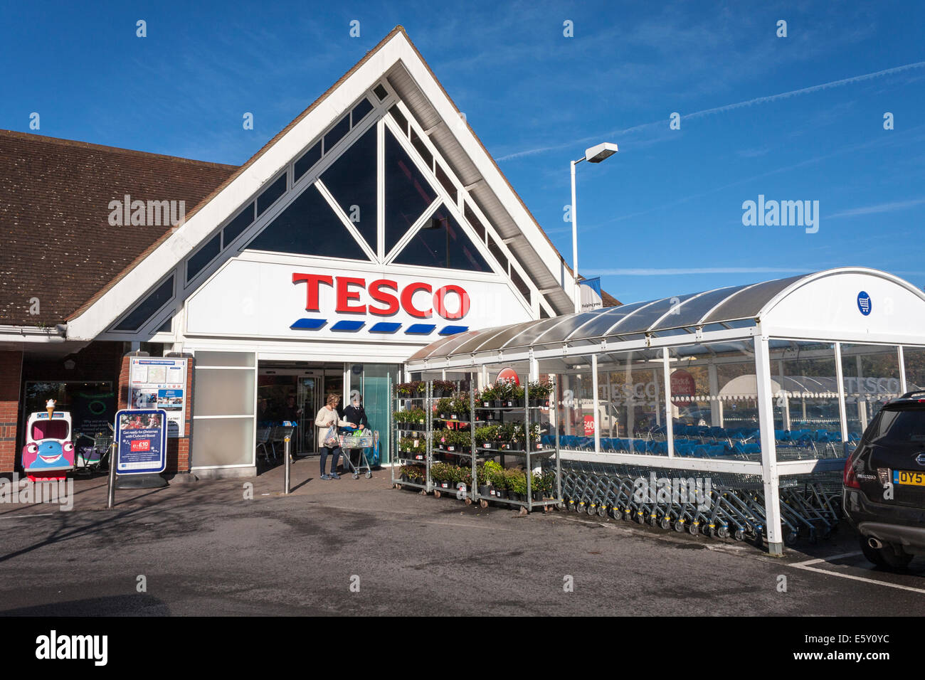 Entrada Al Tesco Fotos e Imágenes de stock Alamy