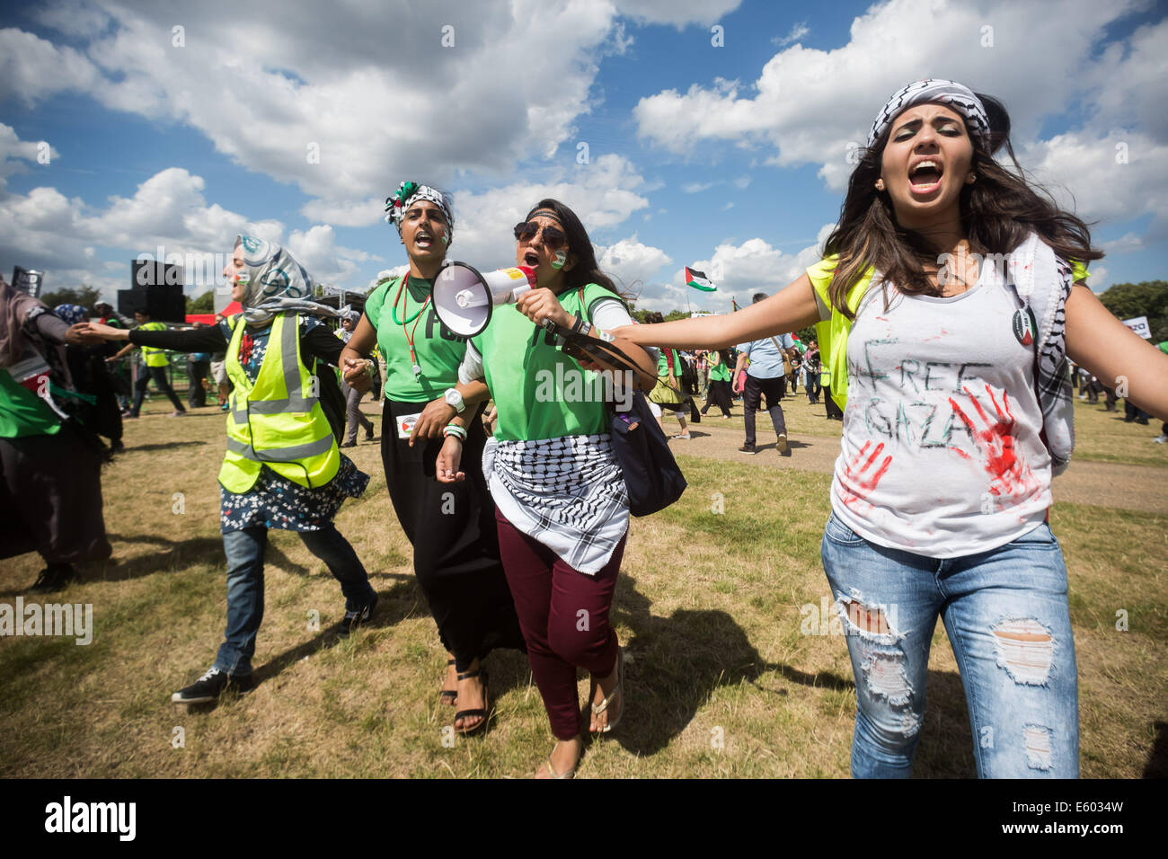 Londres: decenas de miles multitudinaria marcha en protesta por los ataques de Gaza Foto de stock