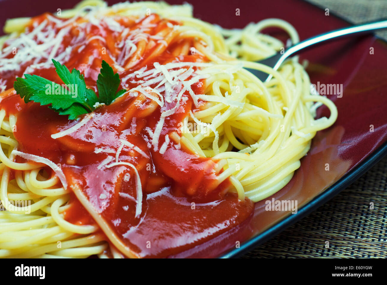 Espaguetis con salsa de tomate, salsa de pasta Foto de stock
