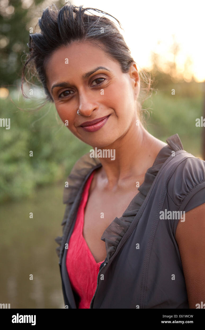 Retrato de mujer hermosa Foto de stock