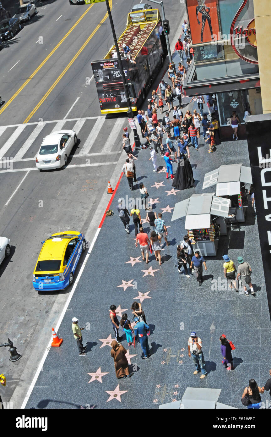 A lo largo de Paseo de la Fama de Hollywood Boulevard, en el centro de Los Angeles, California Foto de stock
