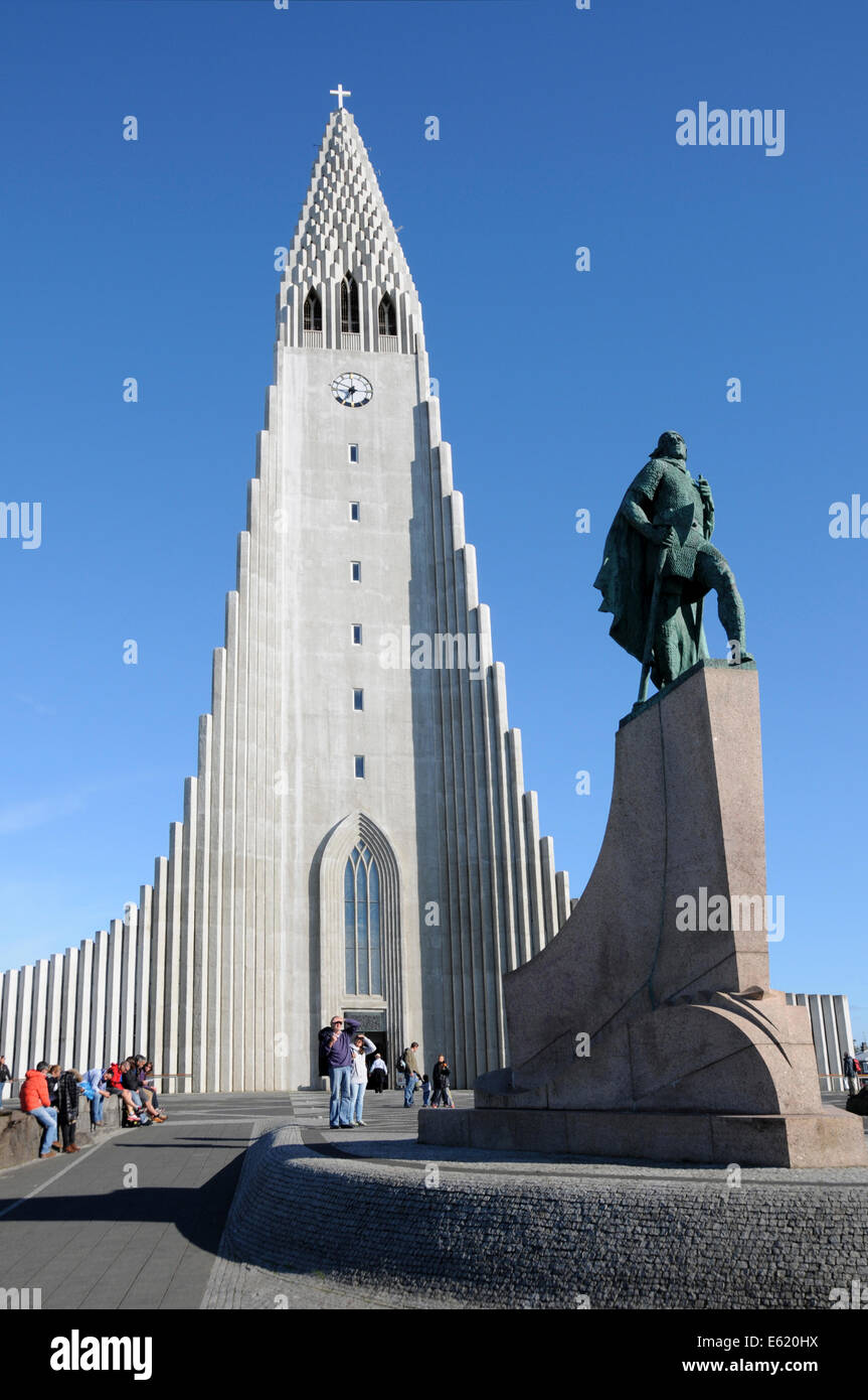 Iglesia Evangélica Luterana Hallgrímskirkja en el centro de la ciudad de Reykjavik, Islandia Foto de stock