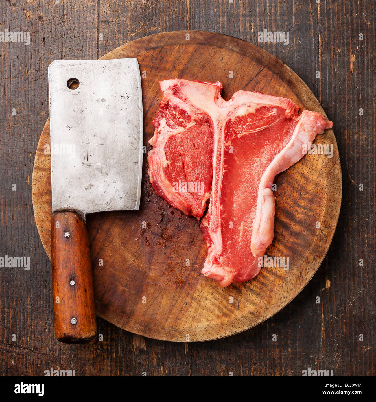 Uncooked t bone steak fotografías e imágenes de alta resolución - Página 4  - Alamy