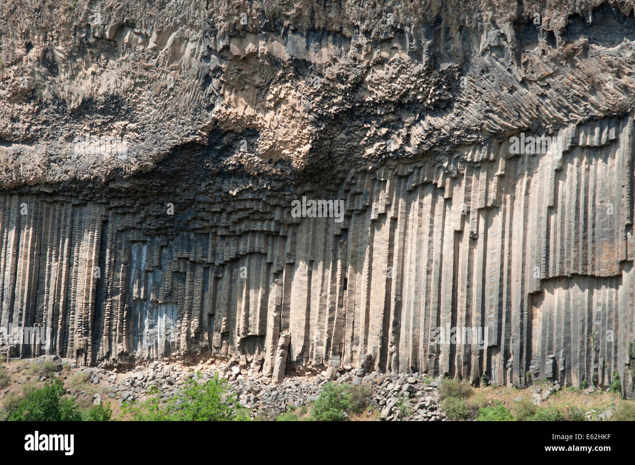 Columnas de basalto entrelazadas, garni gorge, armenia Foto de stock