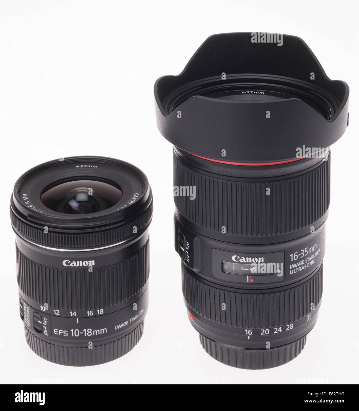 Diseño de lente de zoom de la cámara DSLR. Zoom gran angular de Canon APS-C (izquierda, 10-18mm) y full frame (rght, 16-35 mm). Foto de stock