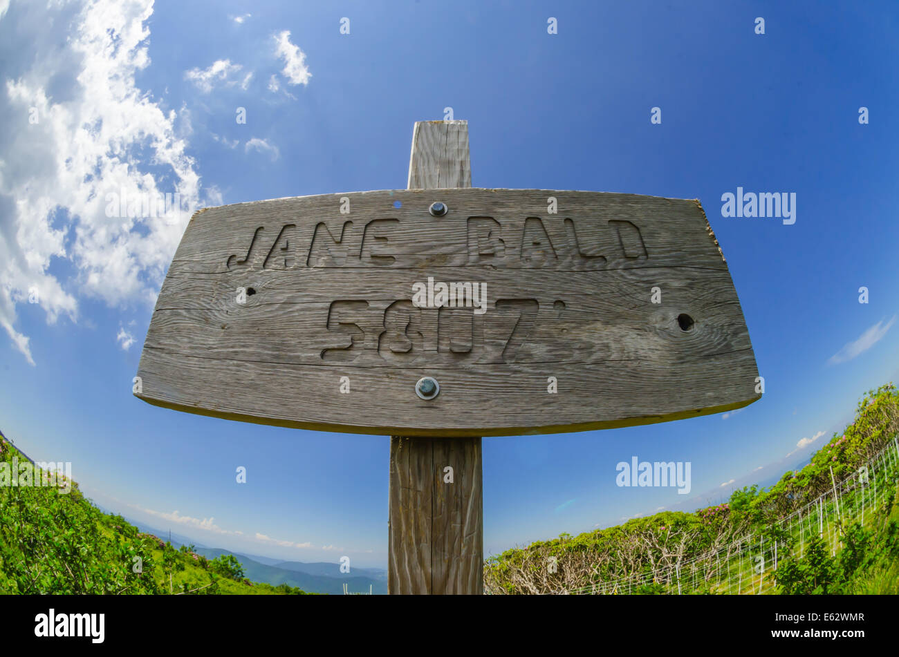 Una lente ojo de pez capta el brillante cielo azul de la Juana Calvo marcador de elevación Foto de stock