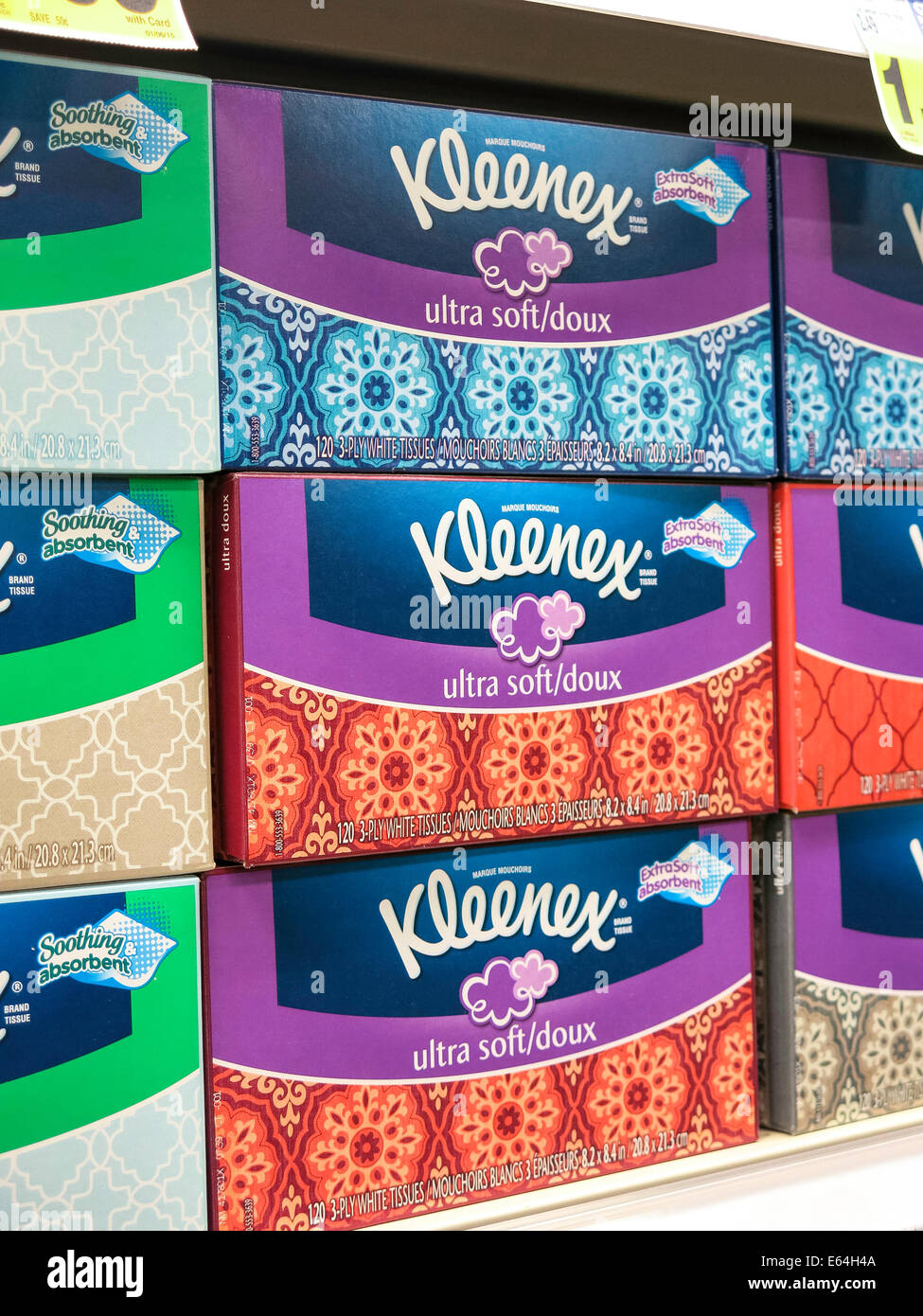 Cajas de pañuelos faciales marca Kleenex, Smith's, tienda de ultramarinos,  Great Falls, Montana, EE.UU Fotografía de stock - Alamy