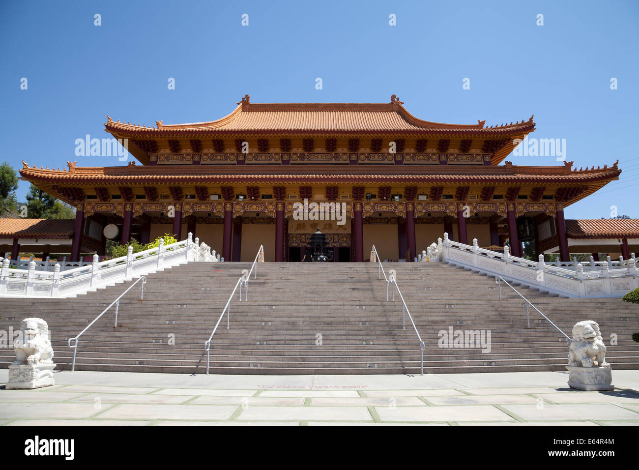 Patio del Templo Hsi Lai, Hacienda Heights, California, EE.UU. Foto de stock