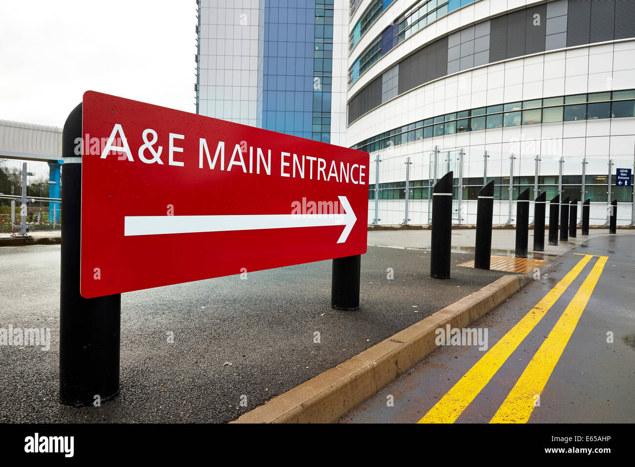A&E Entrada principal signo fuera de un servicio de urgencias de un hospital del NHS. Foto de stock
