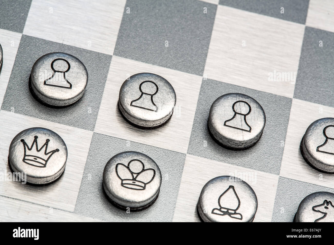 Foto de ajedrez de metal forma redonda. Foto de stock